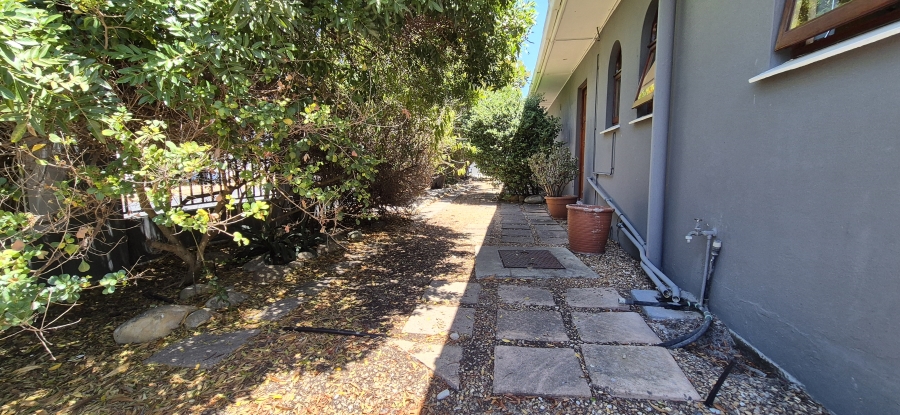 5 Bedroom Property for Sale in Table View Western Cape